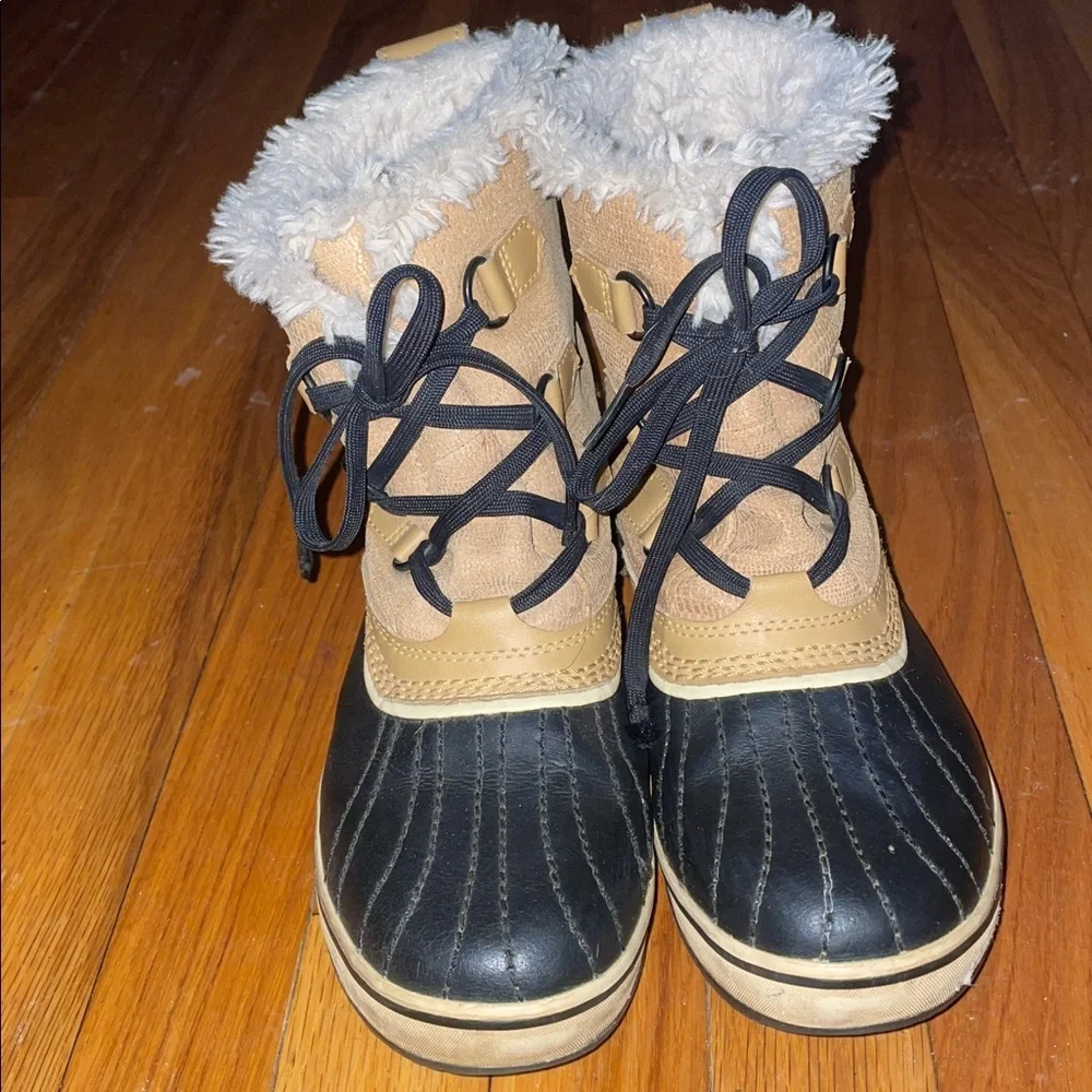 Sorel Tivoli Ankle Boots.  Size 8. Suede Upper.  Rubber Bottom. Duck Boots.